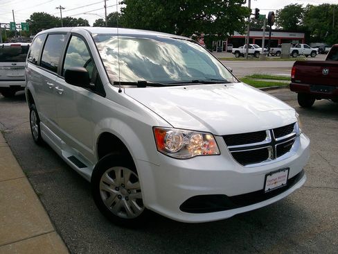 Used 2018 Dodge Grand Caravan SE FWD image 5