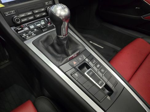 Certified 2025 Porsche 718 Boxster S RWD image 18