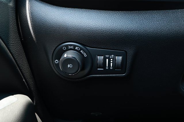 New 2026 Jeep Compass Latitude AWD/4WD image 15