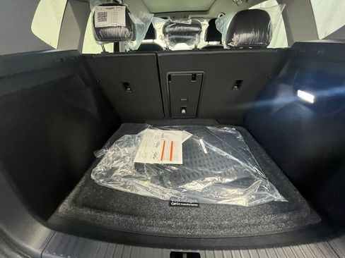 New 2025 Volkswagen Taos SE image 27