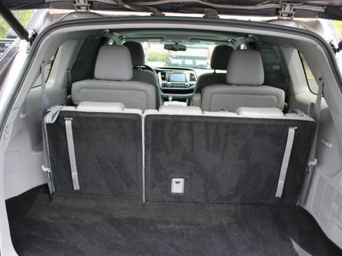 Used 2016 Toyota Highlander XLE FWD image 14