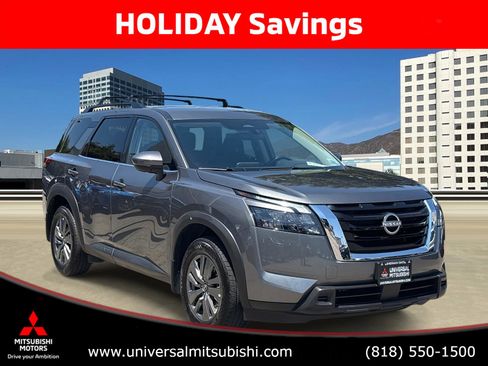 Used 2024 Nissan Pathfinder SV image 1