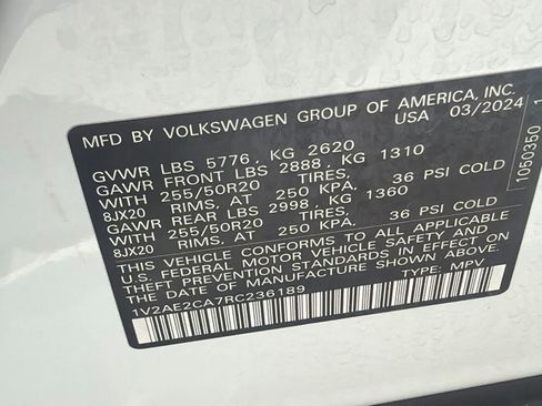 Used 2024 Volkswagen Atlas Cross Sport SEL R-Line AWD/4WD image 2
