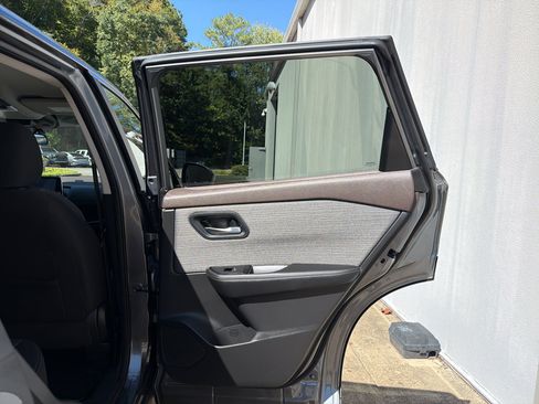 Used 2023 Nissan Rogue SV FWD image 16