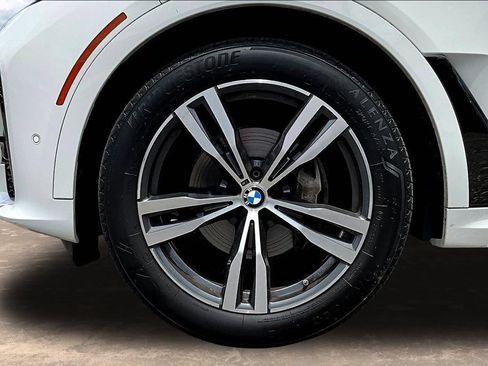 Used 2021 BMW X7 xDrive40i w/ M Sport Package AWD/4WD image 35