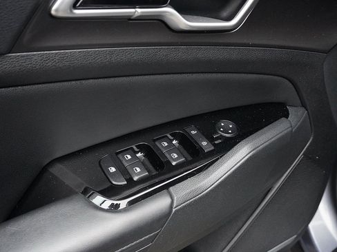 Used 2023 Kia Sportage EX image 32