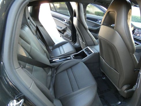Used 2018 Porsche Panamera 4 image 36