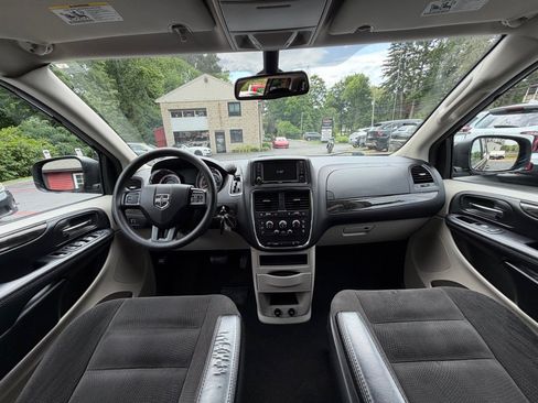 Used 2019 Dodge Grand Caravan SE FWD image 19