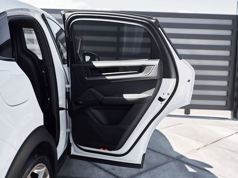 Used 2024 Porsche Cayenne Turbo GT image 27