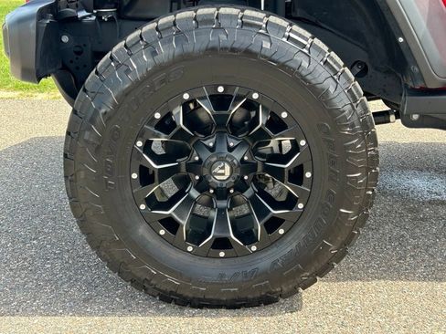 Used 2024 Jeep Wrangler Unlimited Rubicon AWD/4WD image 34