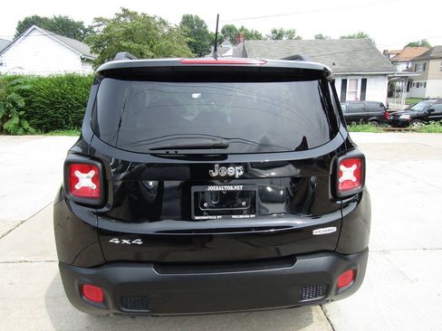 Used 2017 Jeep Renegade Latitude w/ Cold Weather Group AWD/4WD image 8