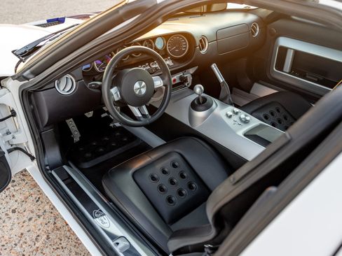 Used 2005 Ford GT RWD image 10