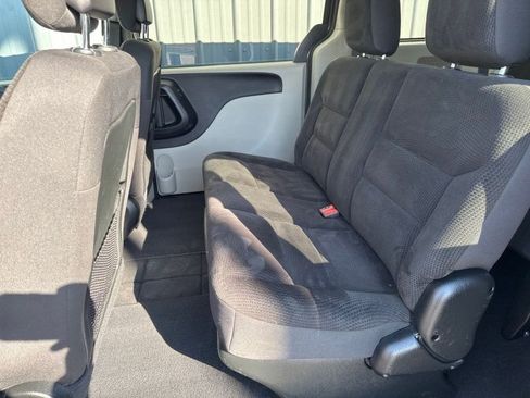 Used 2018 Dodge Grand Caravan SE w/ UConnect Hands-Free Group image 25