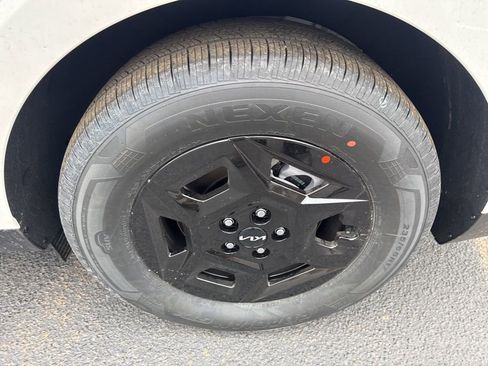 New 2026 Kia Carnival LX image 21