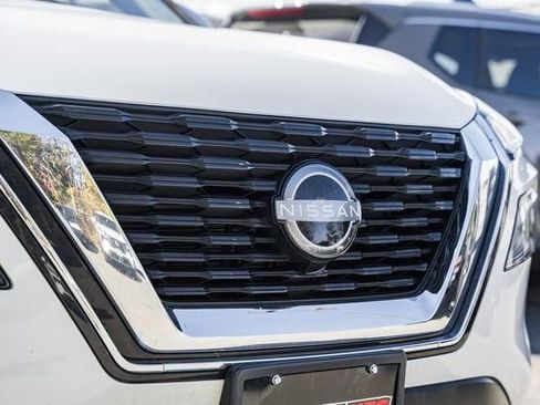 Certified 2022 Nissan Rogue SV w/ SV Premium Package image 12