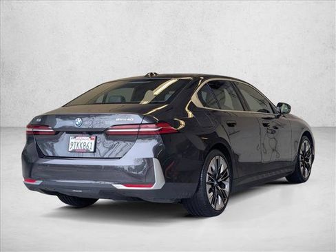 Used 2025 BMW i5 eDrive40i w/ Premium Package image 5