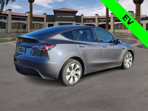 Used 2023 Tesla Model Y Long Range image 8