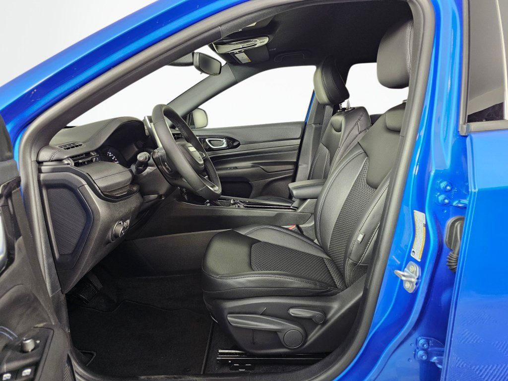 New 2026 Jeep Compass Latitude AWD/4WD image 18