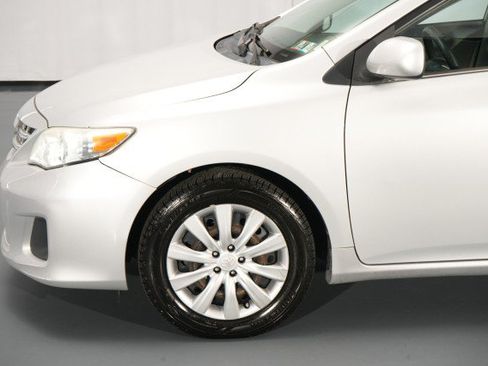 Used 2013 Toyota Corolla LE FWD image 3