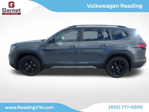 New 2026 Volkswagen Atlas Peak Edition image 2