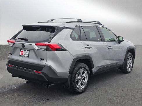 Used 2025 Toyota RAV4 XLE image 5