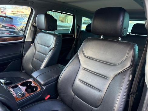 Used 2011 Volkswagen Touareg Hybrid image 23