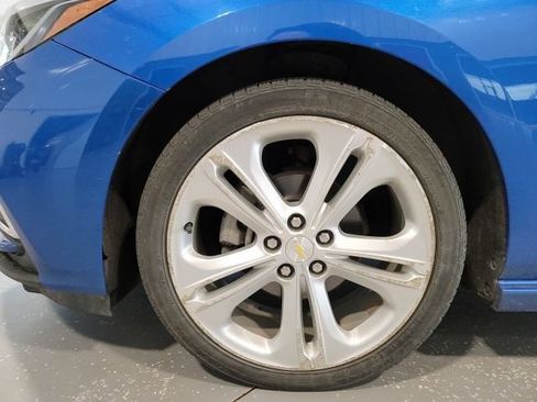 Used 2017 Chevrolet Cruze Premier FWD image 9