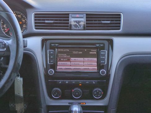 Used 2013 Volkswagen Passat 2.5 SE image 17