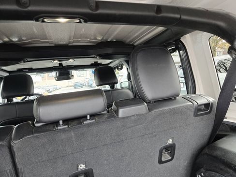 Used 2021 Jeep Wrangler Unlimited Sahara w/ Cold Weather Group image 16