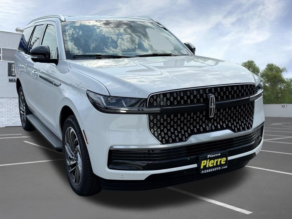 New 2027 Lincoln Navigator Premiere AWD/4WD image 2