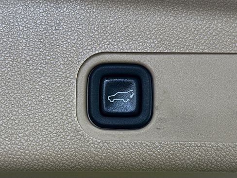 Used 2013 GMC Yukon Denali RWD image 33