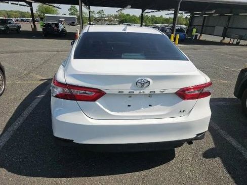 Used 2020 Toyota Camry LE FWD image 5