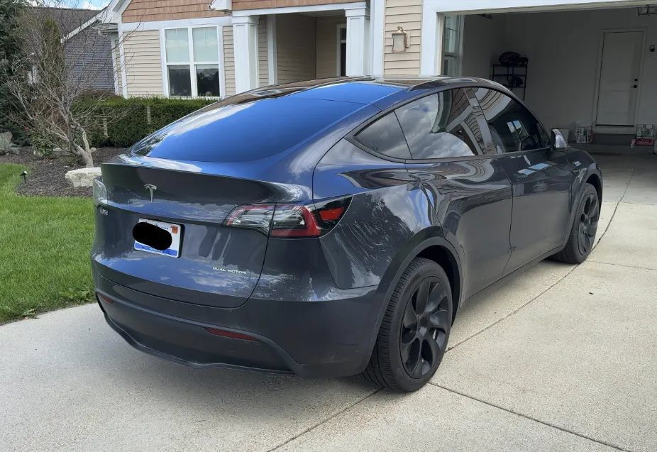 Used 2024 Tesla Model Y Long Range AWD/4WD image 3
