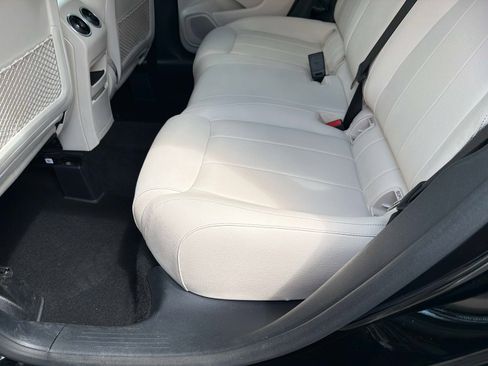 Used 2025 Mercedes-Benz GLA 250 image 30