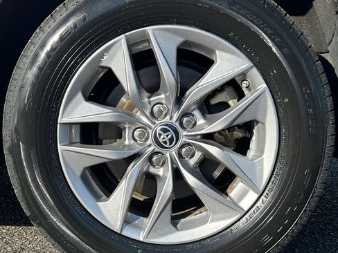 Certified 2024 Toyota Sienna LE image 27