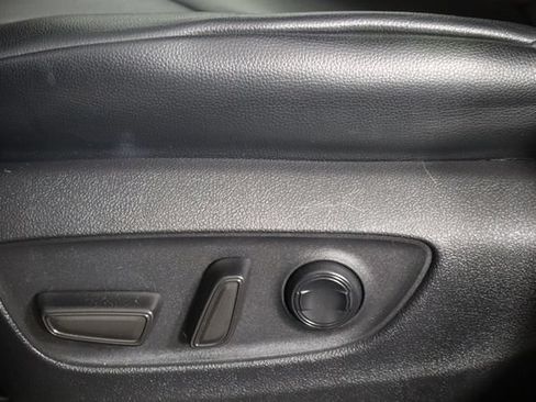 Used 2022 Toyota Highlander XLE FWD image 24