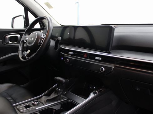 Used 2024 Kia Sorento S image 28