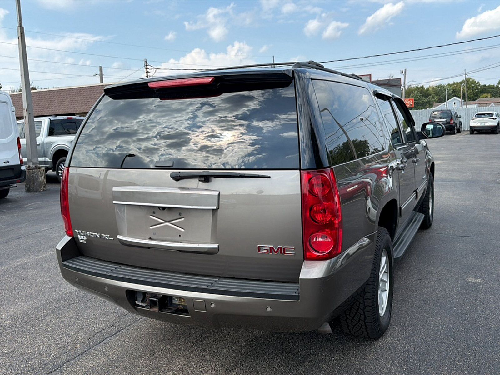 Used 2013 GMC Yukon XL SLT w/ SLT-2 Equipment Package AWD/4WD image 7