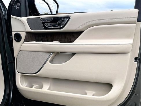 Used 2018 Lincoln Navigator Reserve AWD/4WD image 24