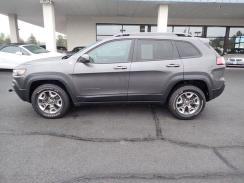 Used 2019 Jeep Cherokee Trailhawk AWD/4WD image 2