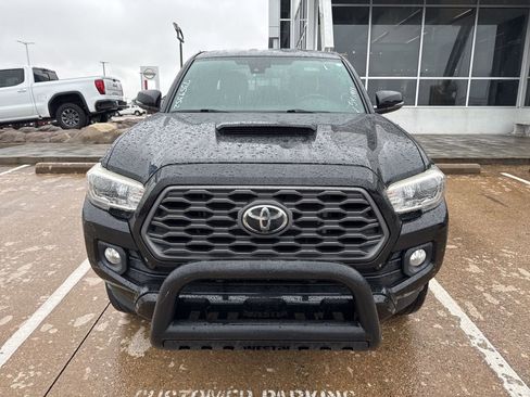 Used 2020 Toyota Tacoma TRD Sport image 2