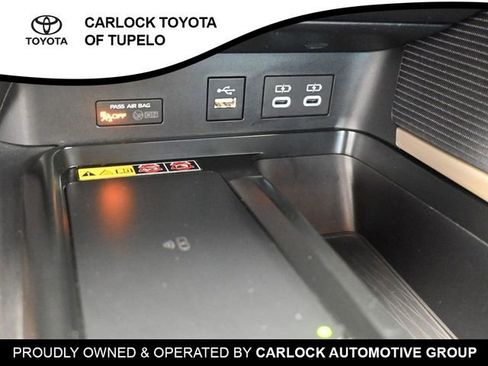 Used 2025 Toyota Camry SE w/ Convenience Package image 15