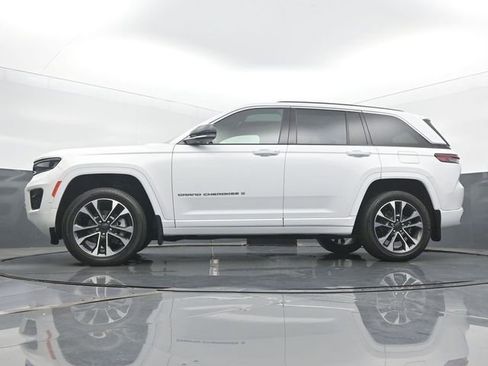 Used 2023 Jeep Grand Cherokee Overland AWD/4WD image 47