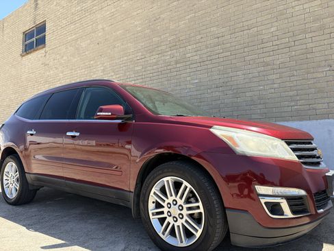 Used 2015 Chevrolet Traverse LT w/ Style and Technology Package FWD image 8