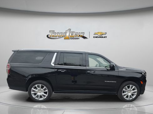 Used 2024 Chevrolet Suburban High Country RWD image 9
