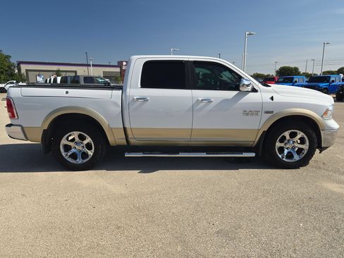 Used 2016 RAM 1500 Laramie w/ Convenience Group AWD/4WD image 2