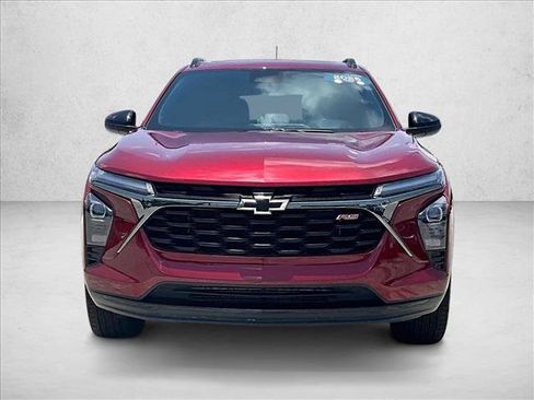 Used 2025 Chevrolet Trax RS w/ Sunroof Package FWD image 3