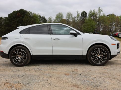 Used 2024 Porsche Cayenne Coupe image 3