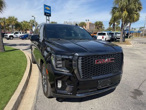 Used 2023 GMC Yukon Denali Ultimate image 2