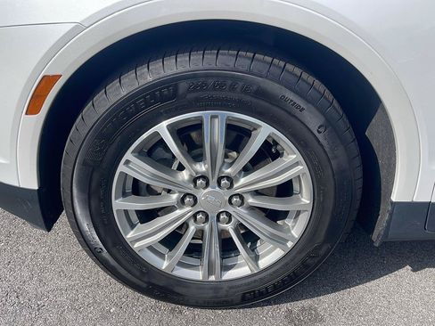 Used 2017 Cadillac XT5 Luxury w/ Driver Awareness Package AWD/4WD image 13